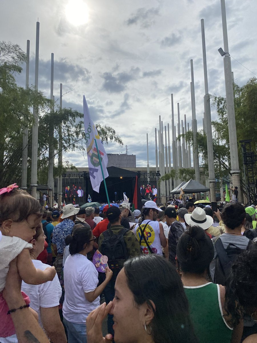 Sr_Francho's tweet photo. @Teleantioquia @AndresJRendonC Solo suben lo que les conviene https://t.co/AAWIPALqxT