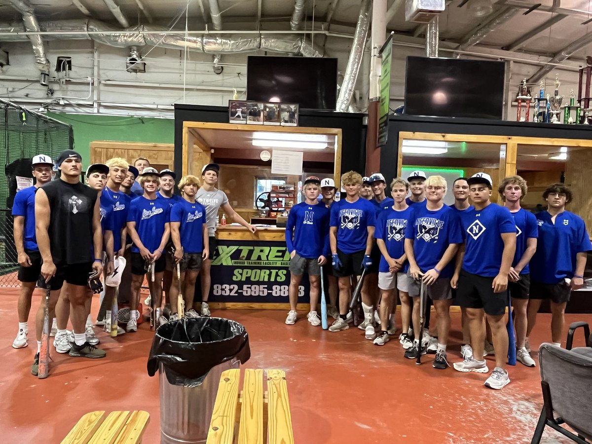 JaysHardBall's tweet image. Huge shoutout to Pascual Mata and Ruben Castellano over at Extreme Sport in Rosenberg for letting us hit during the torrential downpours today! #JYJ #palmvalley @sloan_coach @NeedvilleABC @NeedvilleA