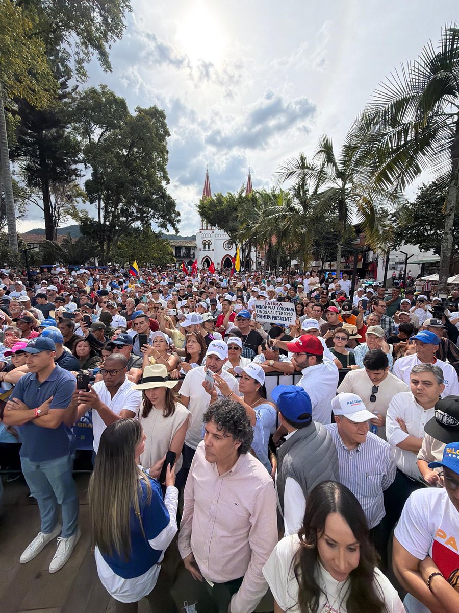 Álvaro Uribe Vélez tweet media