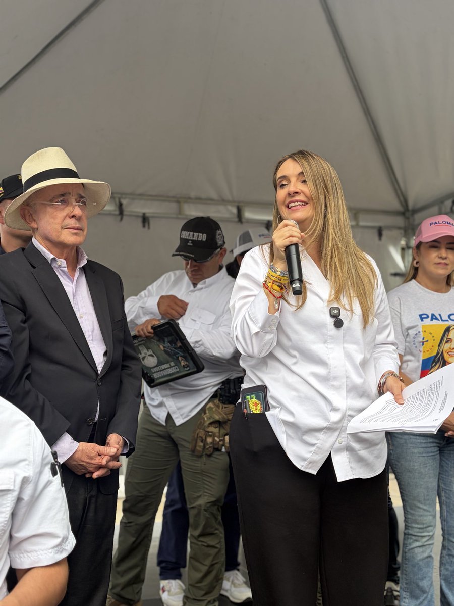 Álvaro Uribe Vélez tweet media