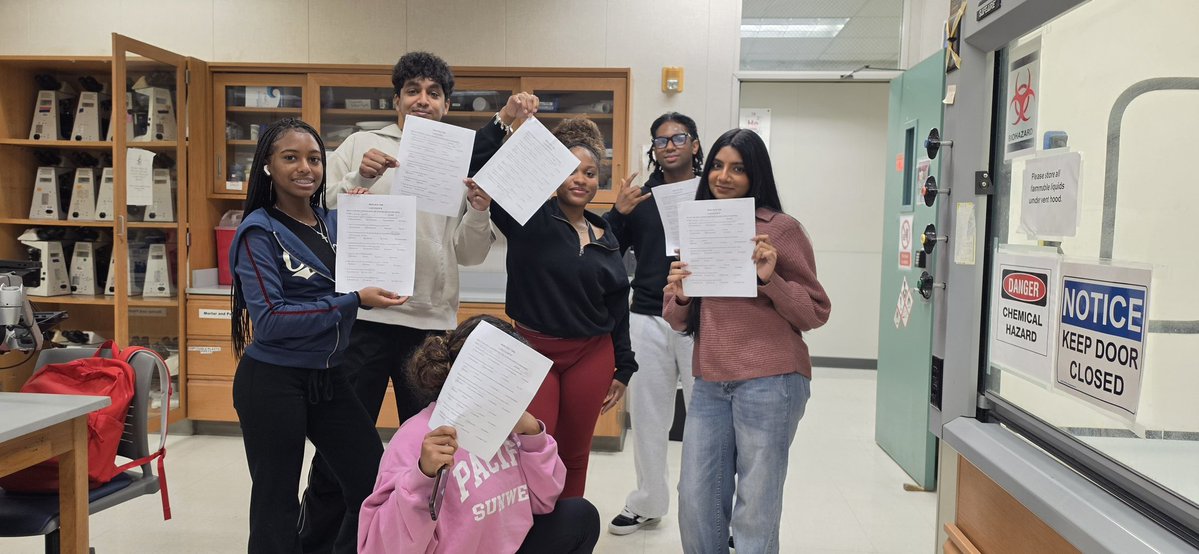 ShundaNicole's tweet image. Yep! All As on their BIO Lab exam and ran to show me their grades while in class. Building relationships and partnerships is extremely important in our @HHS_Canes #PTECH program #HCC Dr. Paul was put on Earth for my students because he is so patient &amp;amp; understanding with them 😁