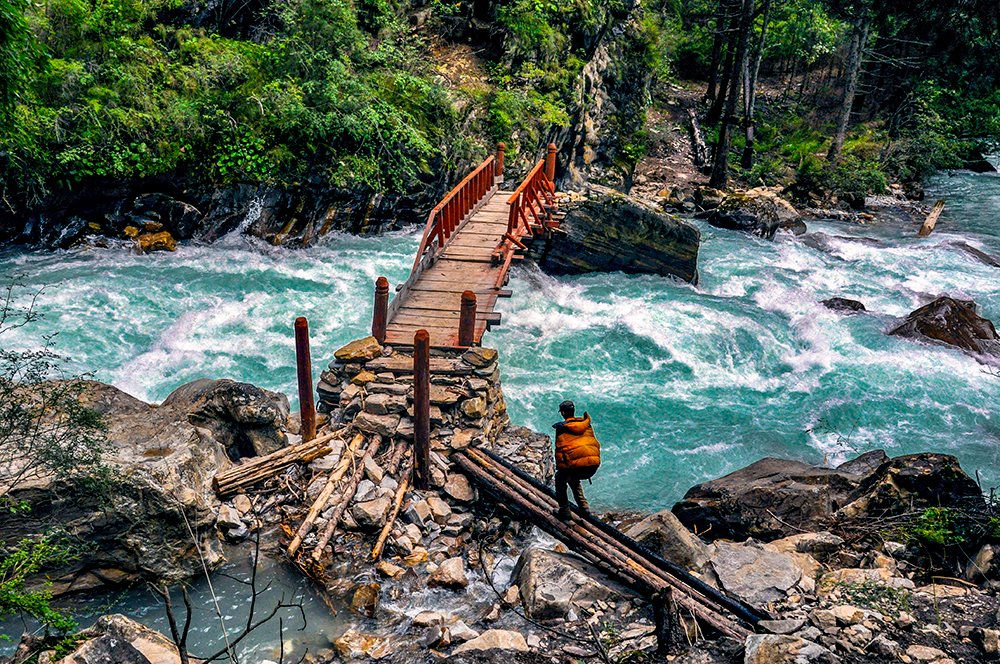 pnudfr's tweet photo. Et si les sentiers de l’Himalaya devenaient accessibles à toutes et tous ?

Au Népal, des guides de randonnée sourds formés par le @pnudfr et ses partenaires rendent le tourisme plus inclusif et ouvrent de nouvelles perspectives.

Découvrez leur histoire : https://t.co/FSEsyuBgqO https://t.co/pR3HtCfSgN