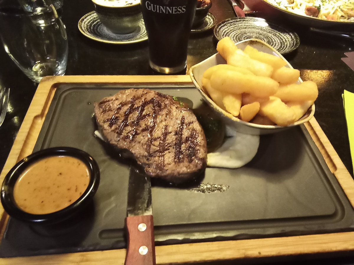 JoeSeward1's tweet image. Dinner at Kelly's Steakhouse after racing 
on Day 4 @punchestownrace here @MidlandsPark 
#Punchestown
#Dinner