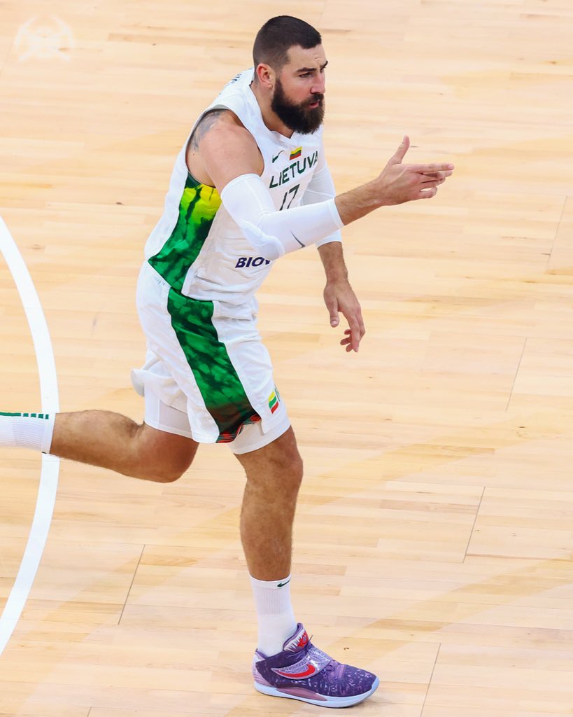 Euroleague Time tweet media