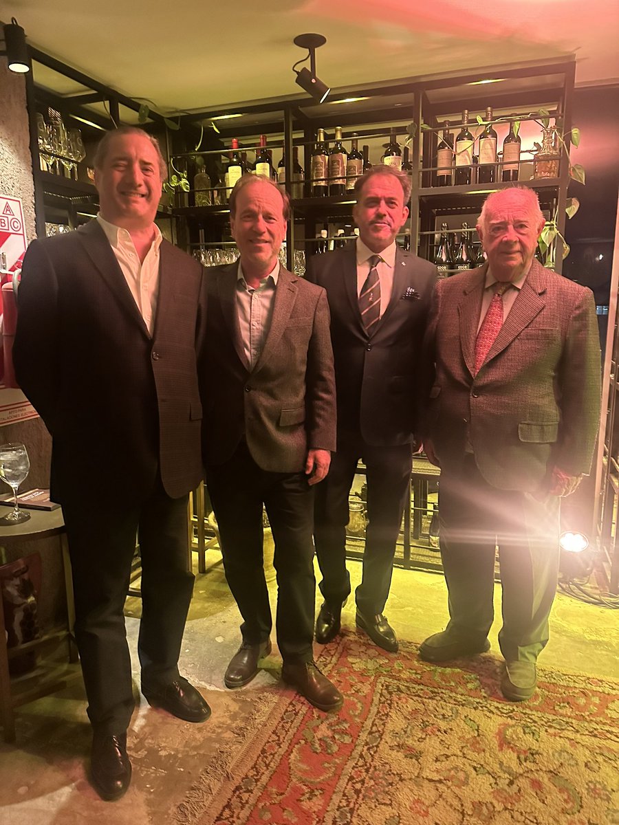 mansilladesouza's tweet photo. Más de 100 abogados x los 100 Años del @estudioaguinaga en Mendoza! Un gusto reencontrarme con @CarlosAguinaga_ y su padre Juan Carlos colegas y amigos de luchas políticas en la Universidad @UPAU_AR y en nuestros partidos 🥂por otro siglo de Derecho y Política https://t.co/WJdzxw5LzP