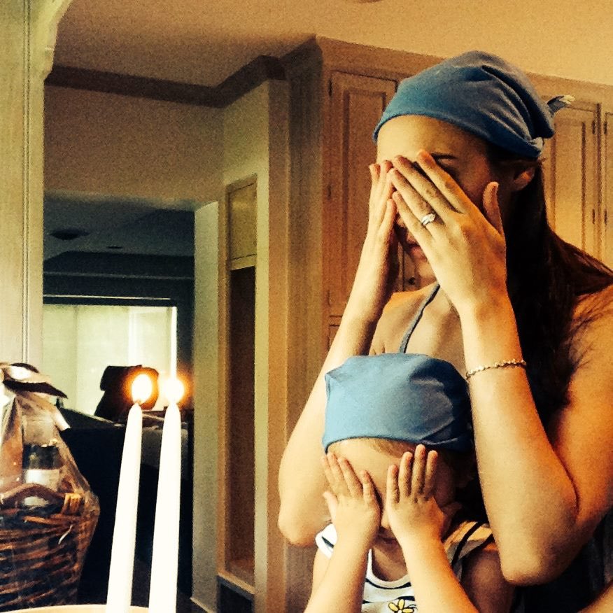 HumansOfJudaism's tweet photo. Shabbat Shalom! Pictured here is Gal Gadot with her daughter lighting Shabbat candles in 2014. Yesterday, she celebrated her 41st birthday. #MazalTov

Photo: @GalGadot https://t.co/4lyFbdwiu4