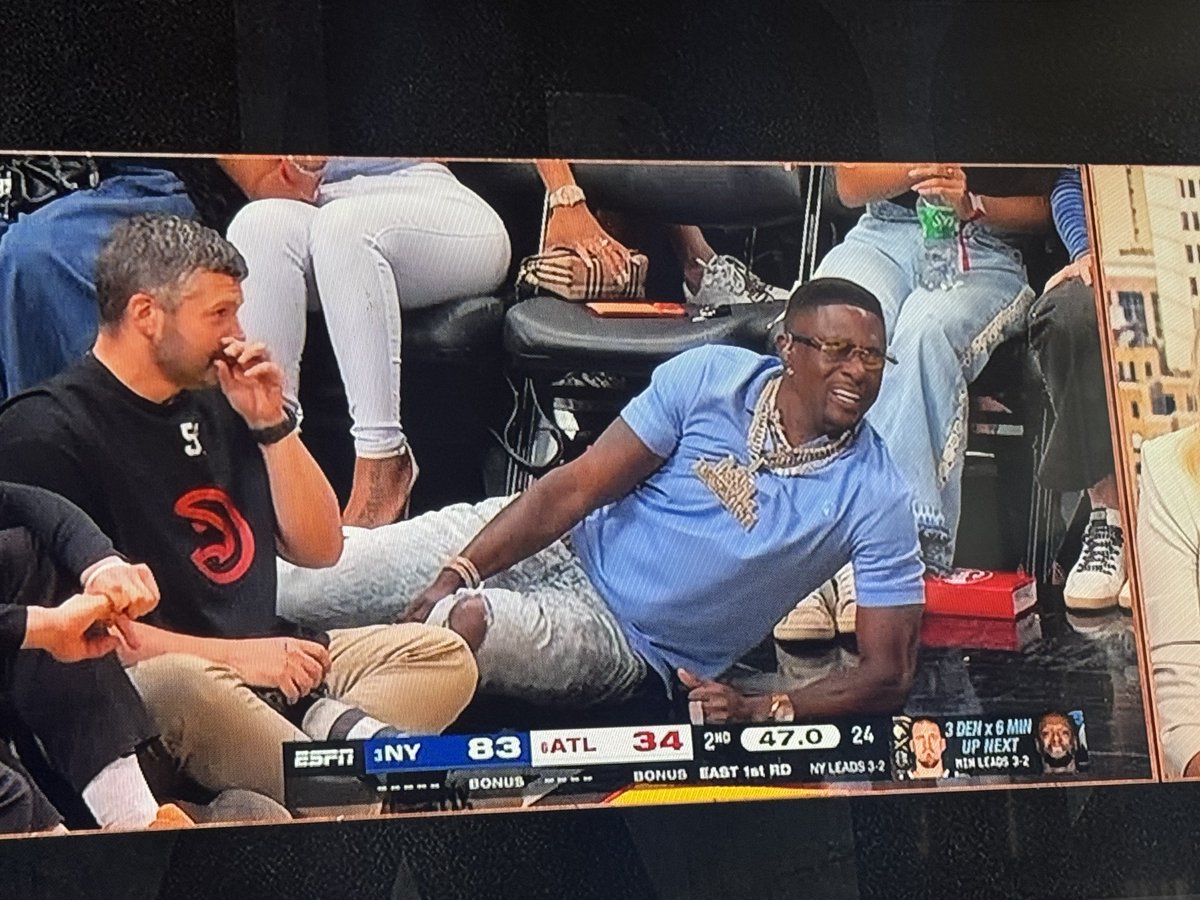allknowing67's tweet image. Lil #Boosie #had a #thick little thing with him at the game!!!! I am not mad at him 🤗🤗