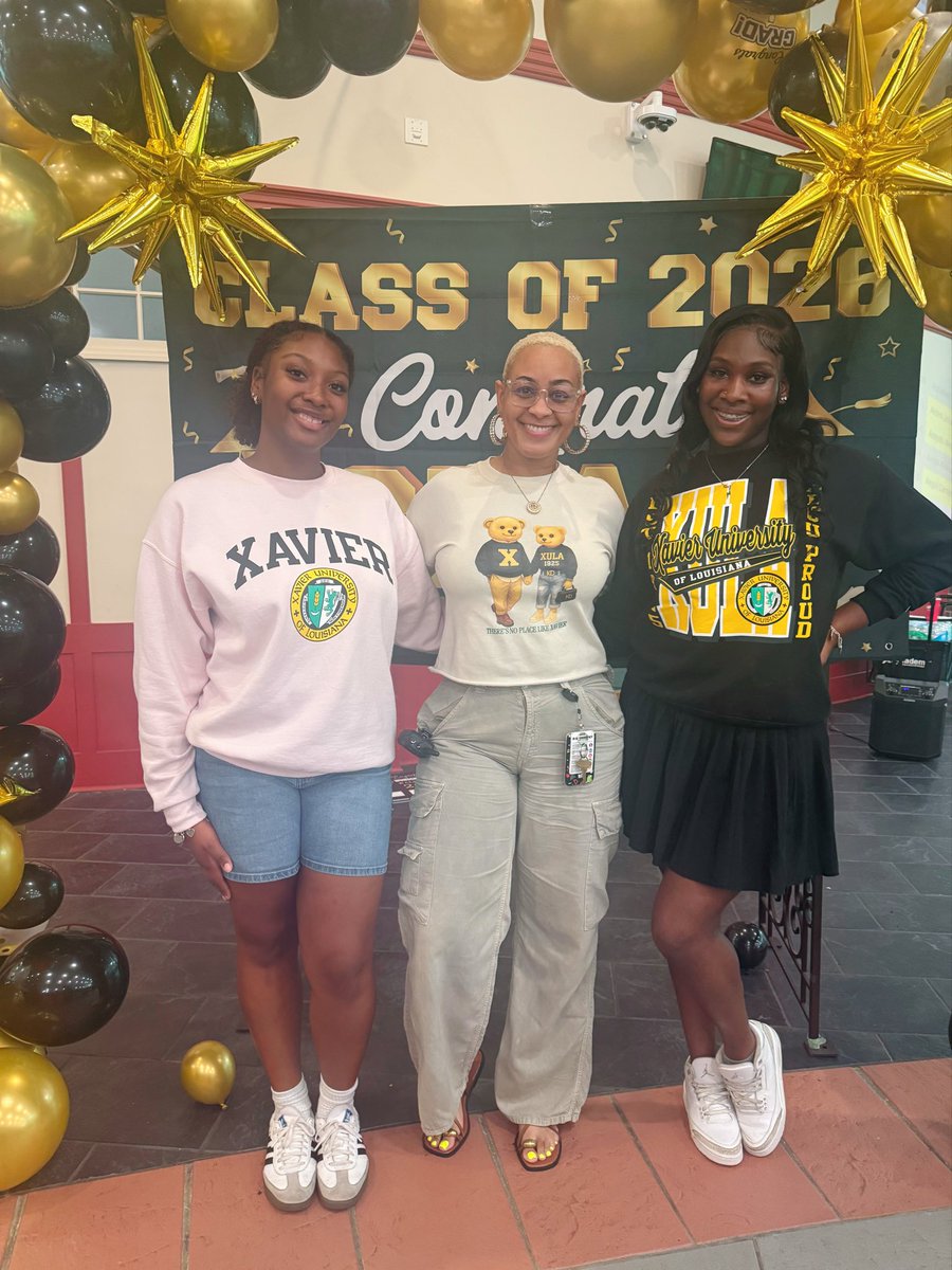 DrBDugas's tweet image. When students pick THE BEST UNIVERSITY in the WORLD on Decision Day you snap 📸 it up!!! 🙅🏼‍♀️🙆🏼‍♀️🗣️XXXXXU!!!!! 💚💛🖤