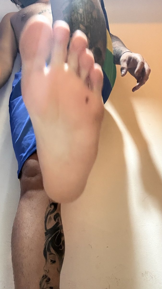 EbersxnRobadxx's tweet photo. #MensStyle #AlphaMale #MasterMindset #MaleElegance #MenLifestyle #Confidence #Grooming #ClassicMen #GentlemanStyle #AlphaVibes #Entrepreneur #feet #feedom size 44 https://t.co/JV5hRkQS0v