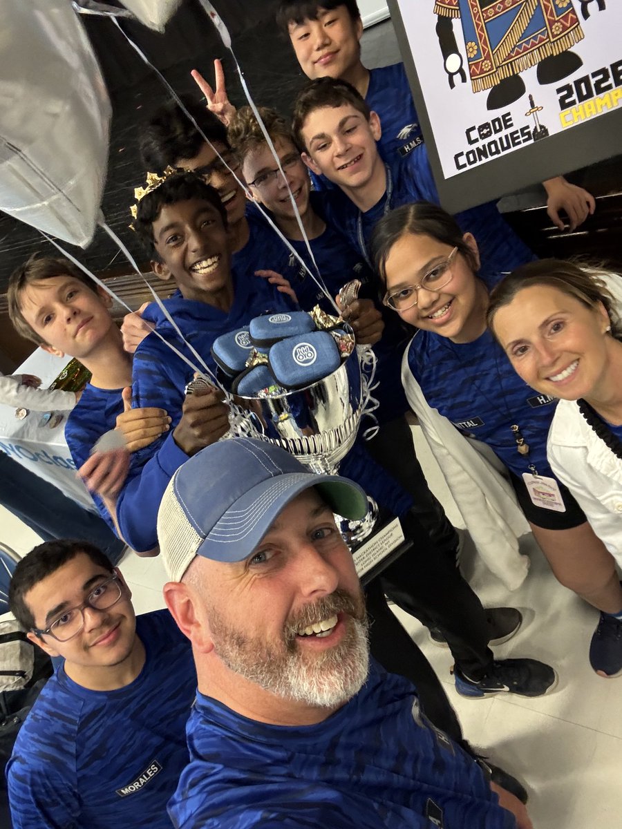 FerraraCodes's tweet photo. Proud of this hard-working, creative and fun crew. @HPS_Eagles @dmurph88 @Thomsbots @tmccarthy5210 @lesliebrophy @HauppaugeMS @CanUCode https://t.co/lzPujZwWl8