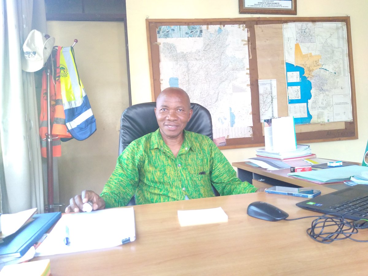 MMelance's tweet image. @ccttfaorg #STACON:Du côté #Burundi les principales barrières identifiées sont les routes étroites construites selon une norme de 6 mètres de chaussée et la congestion à la poste-frontière de #Kobero.