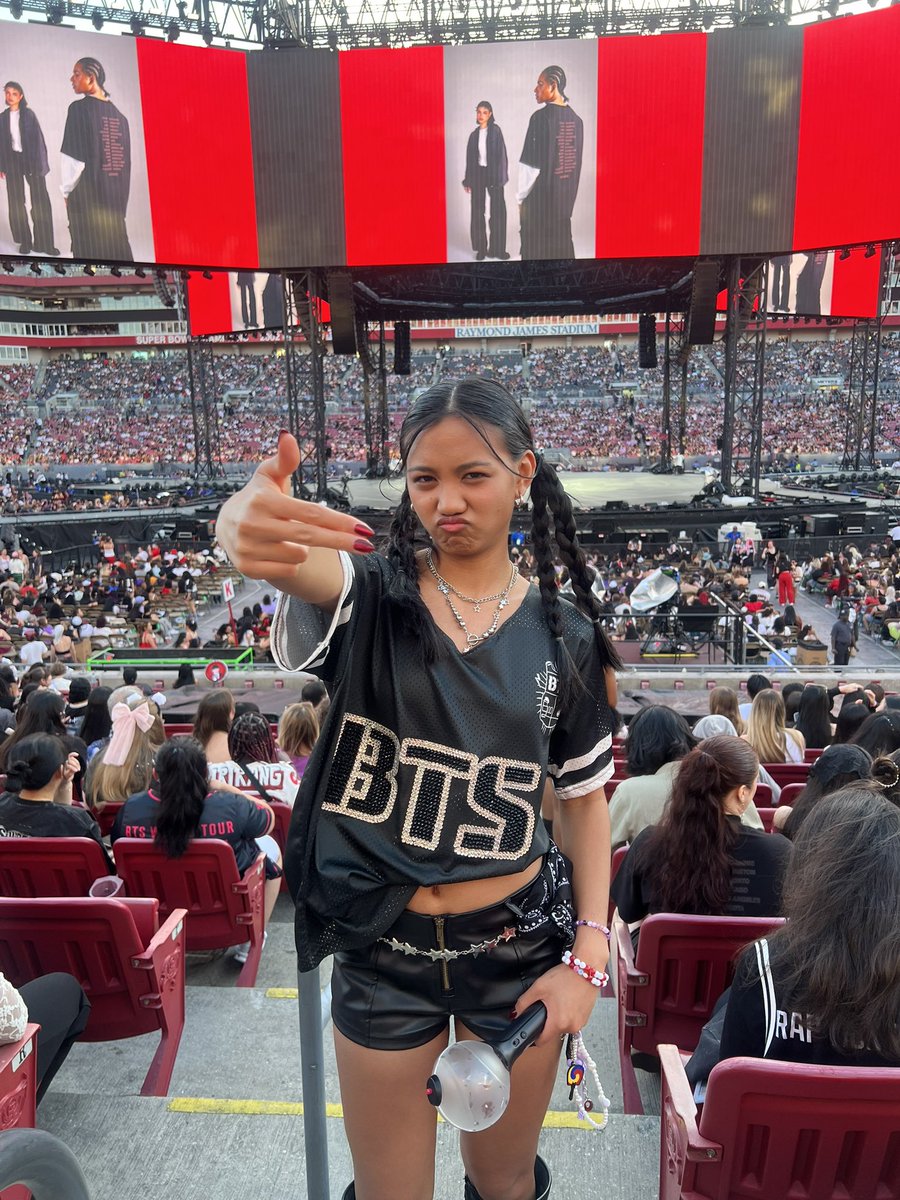 viv ⁷ 🪭 misses bts 💔 tweet media