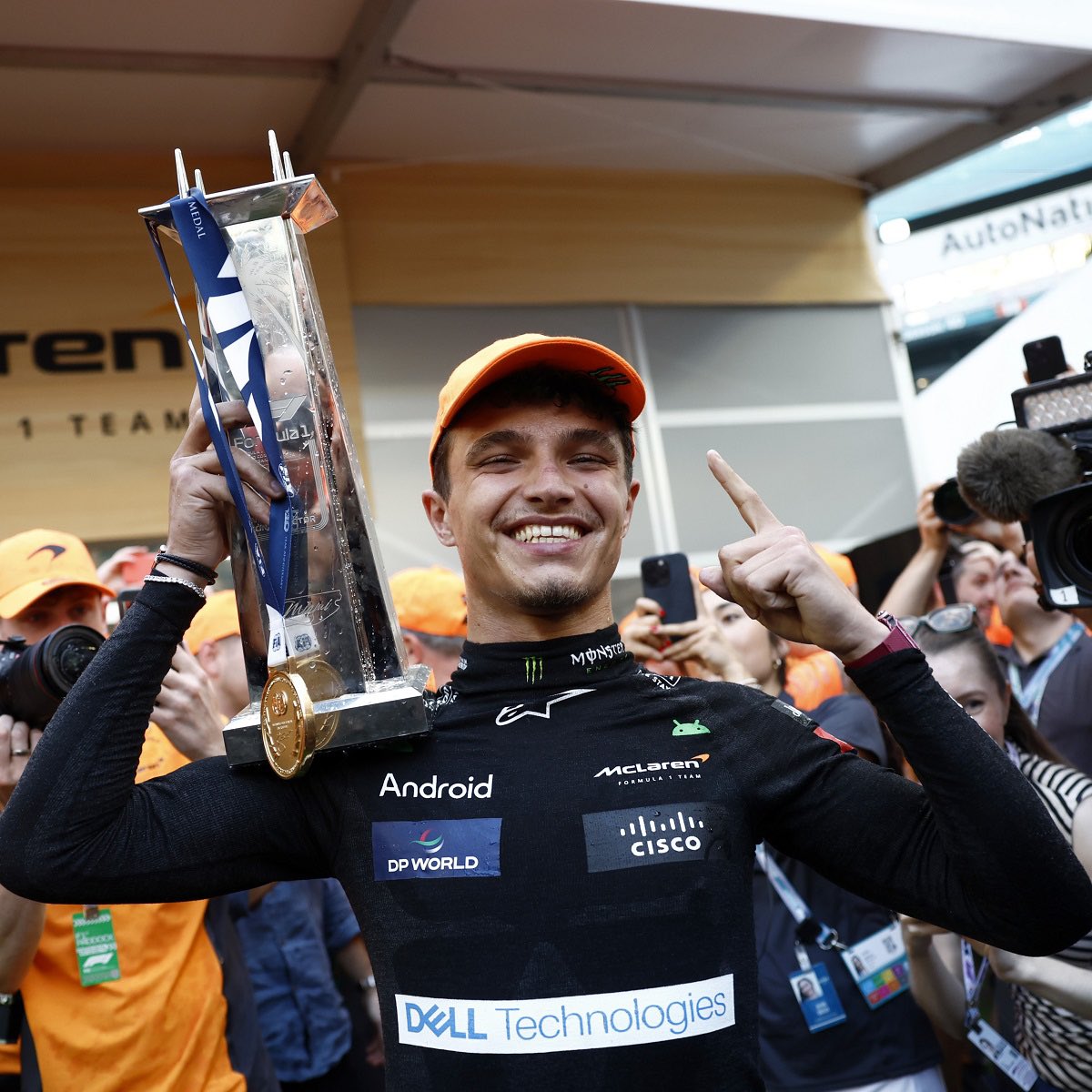 Výstřel McLarenu do vesmíru po nasazení velkého balíku vylepšení v Miami? 

Tenhle film už jsem jednou viděl 🤓