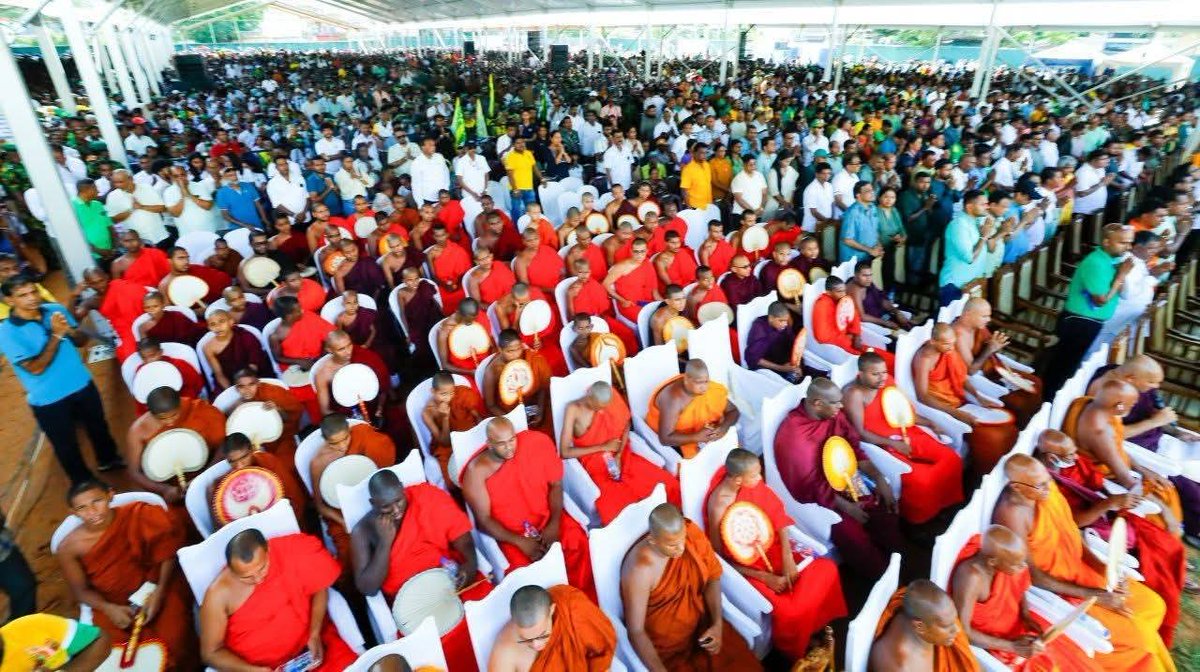 chamithwije's tweet image. විකල්පයේ මැයි දිනය ☎️✊ #srilanka #lka