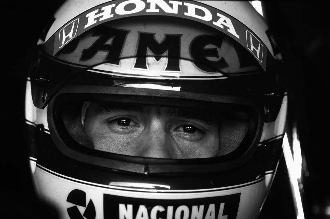 mollyfrancy's tweet photo. “ Non esiste partenza per coloro che rimarranno nei nostri cuori “ ♥️🇧🇷 #sennasempre #airtonsenna #sennaforever #sennaeterno #sennathelegend #neverforget #brazil #legend #driveracing #love #F1 #formula1 #skysport @skysport @SkySportF1 @mara_sangi @matteobobbi https://t.co/93JhZKHBWC