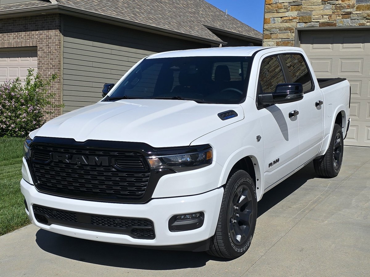 tintworksne's tweet image. #ram front doors and full windshield tinted in #ceramic #window #film #tint #solarfx #FXExtreme and #IRFX with a true #lifetime #warranty @tintworksne @tint_works_lincoln_ne @SolarFXUSA 👍☑️💪🏁🏆☀️🔥🧯