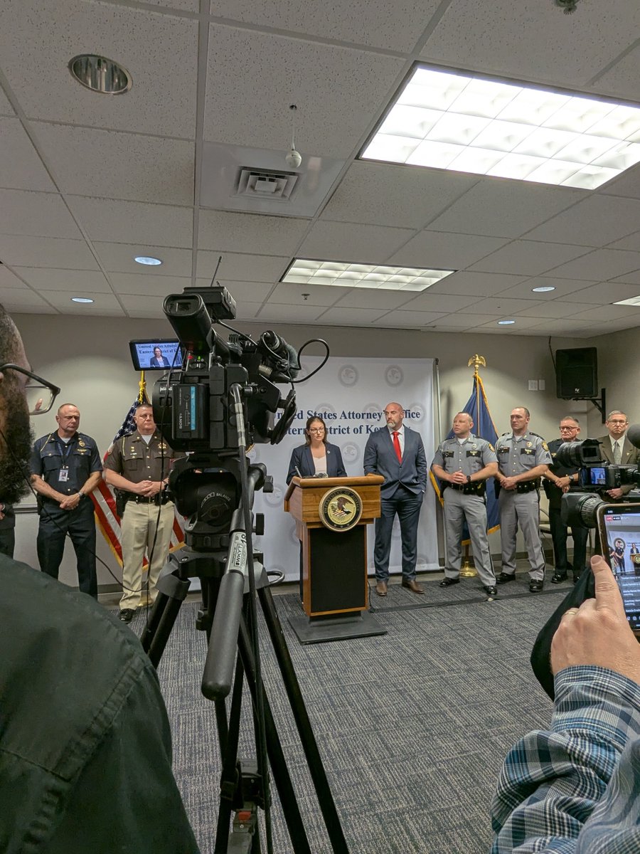 FBI Louisville tweet media