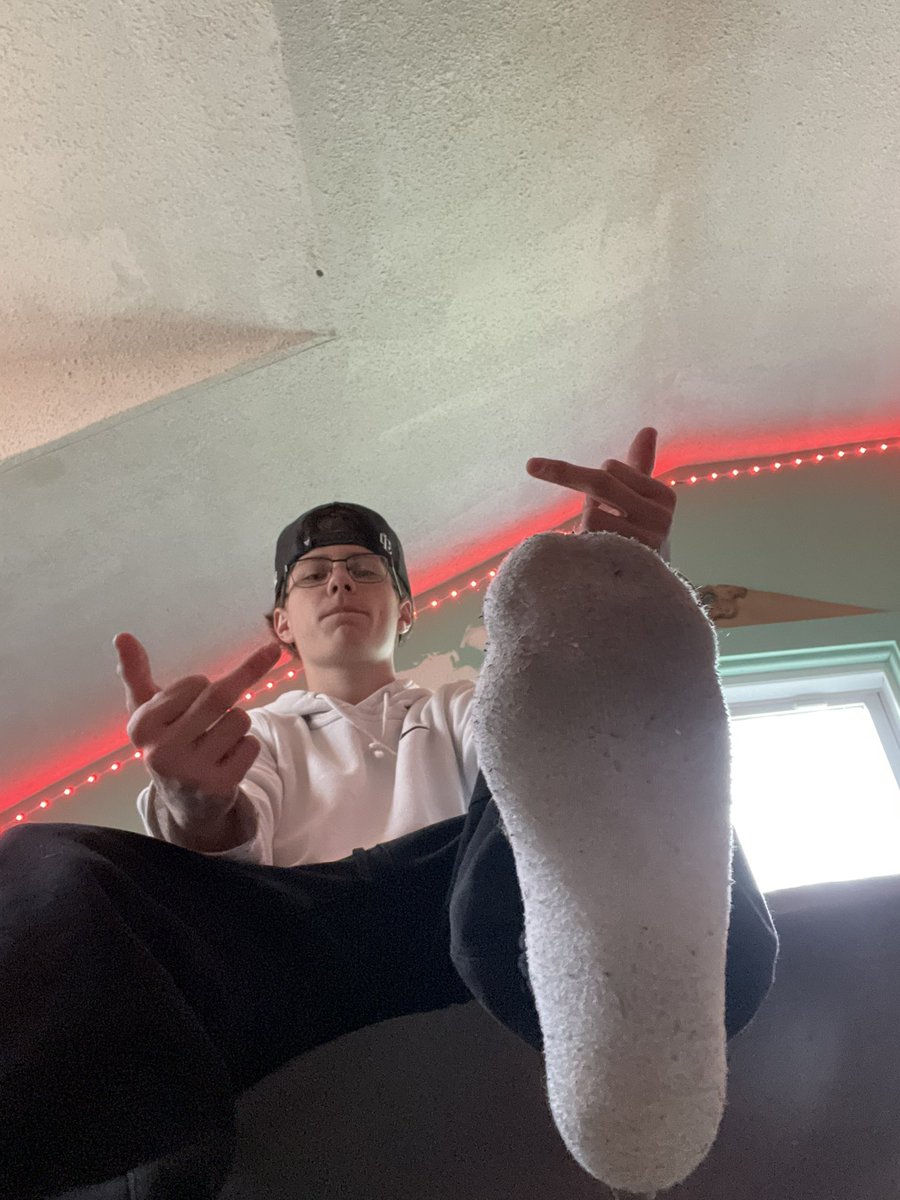 gerardbank2474's tweet image. making custom content all day 

#feet #findom