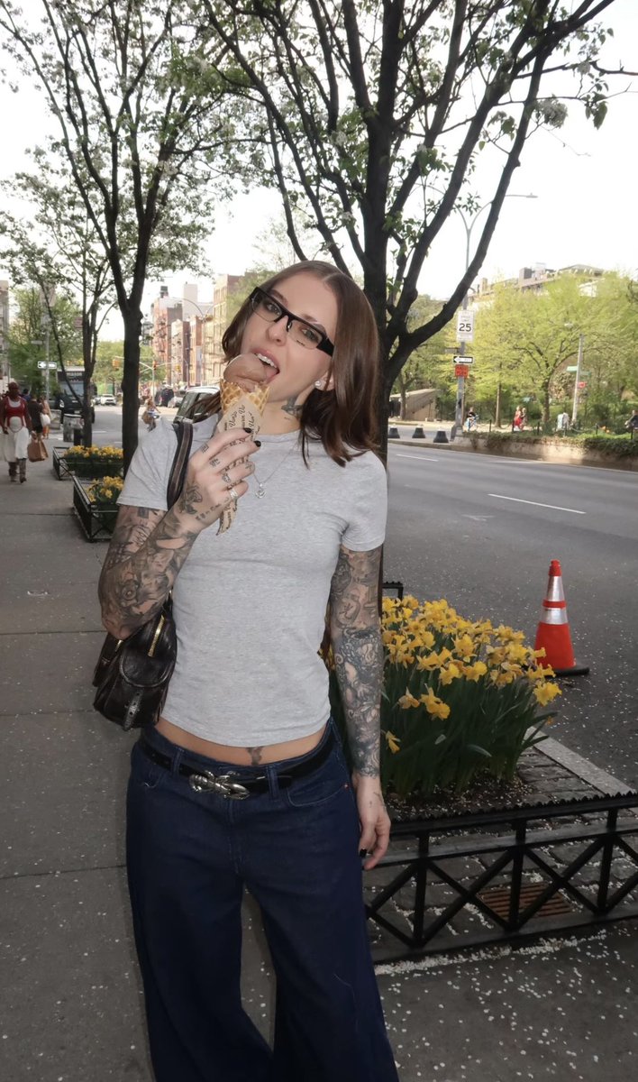young miko lover tweet media