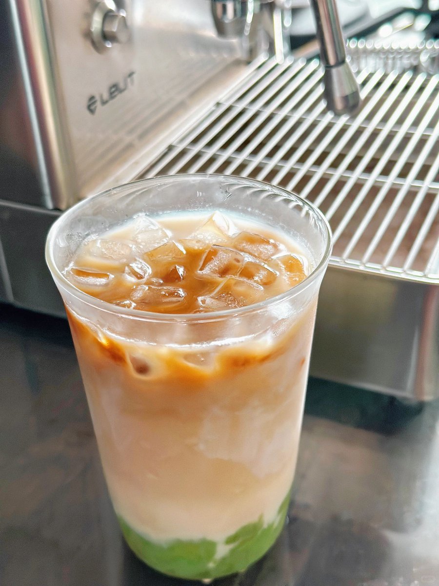 Antonio96878101's tweet image. Tried a zero-waste coffee shop today! Ditched the plastic cup for a reusable jar—loved the earthy vibes u0026 smooth oat latte  #NewExperience #SustainableLiving