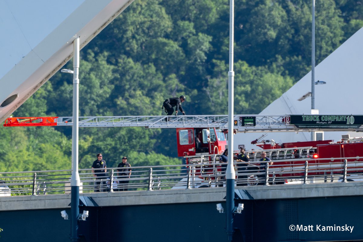 matty_kam's tweet image. A protester has climbed atop the Frederick Douglass Memorial Bridge in #WashingtonDC. Authorities, including police and fire, are on scene. #BREAKING