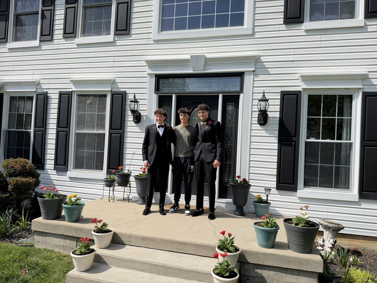 RobKearney7's tweet photo. The Boys take the weekend off from baseball and get all dressed up for the Prom!  Go Braves! https://t.co/SlSlqNVInS