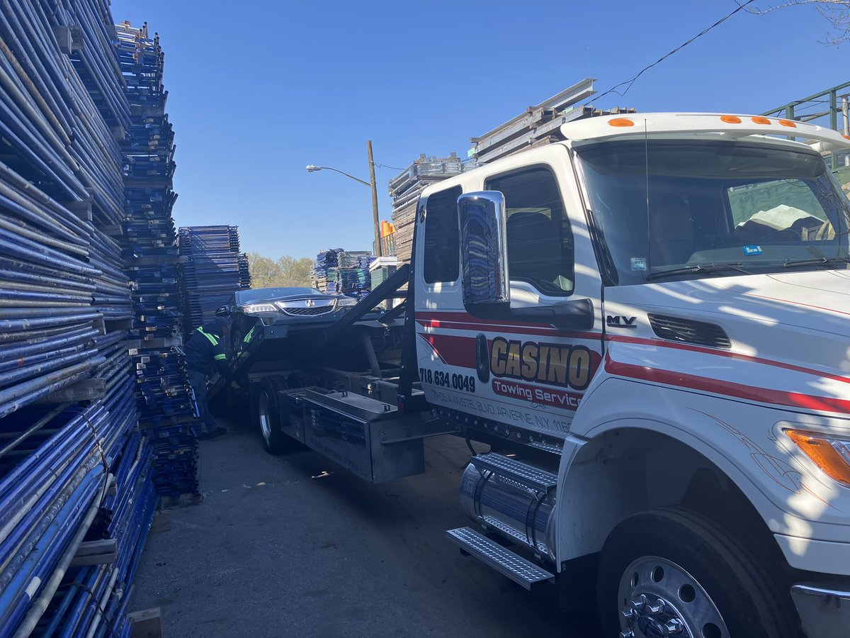 NYPD100Pct's tweet image. Our Quality of Life Team is committed to resolving issues related to illegally parked vehicles in #Rockaway through towing and issuing summonses; for such concerns, please contact 311.