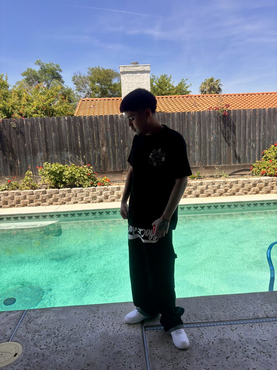 jrbrazy_'s tweet image. wassup latinas😋 #viral #bayarea #latino