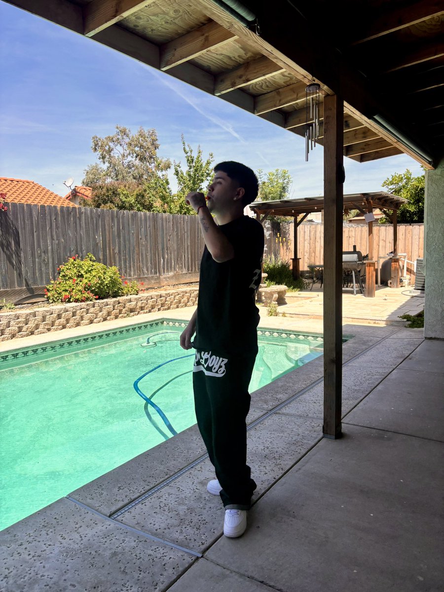 jrbrazy_'s tweet image. wassup latinas😋 #viral #bayarea #latino