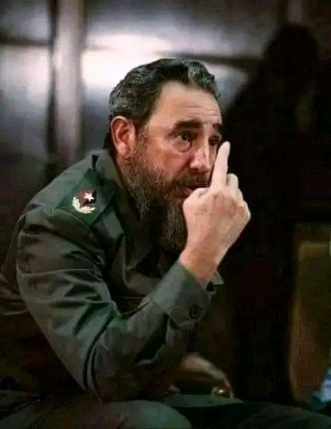IzquierdoAlons1's tweet photo. #FidelPorSiempre : “A los que duden de lo que hacemos, de las cosas que queremos hacer y la forma en que lo estamos haciendo, sin pretender ser sabios, que no les quepa duda de que seguiremos siendo socialistas y comunistas”.
#CubaEstáFirme https://t.co/n555SV8j1m