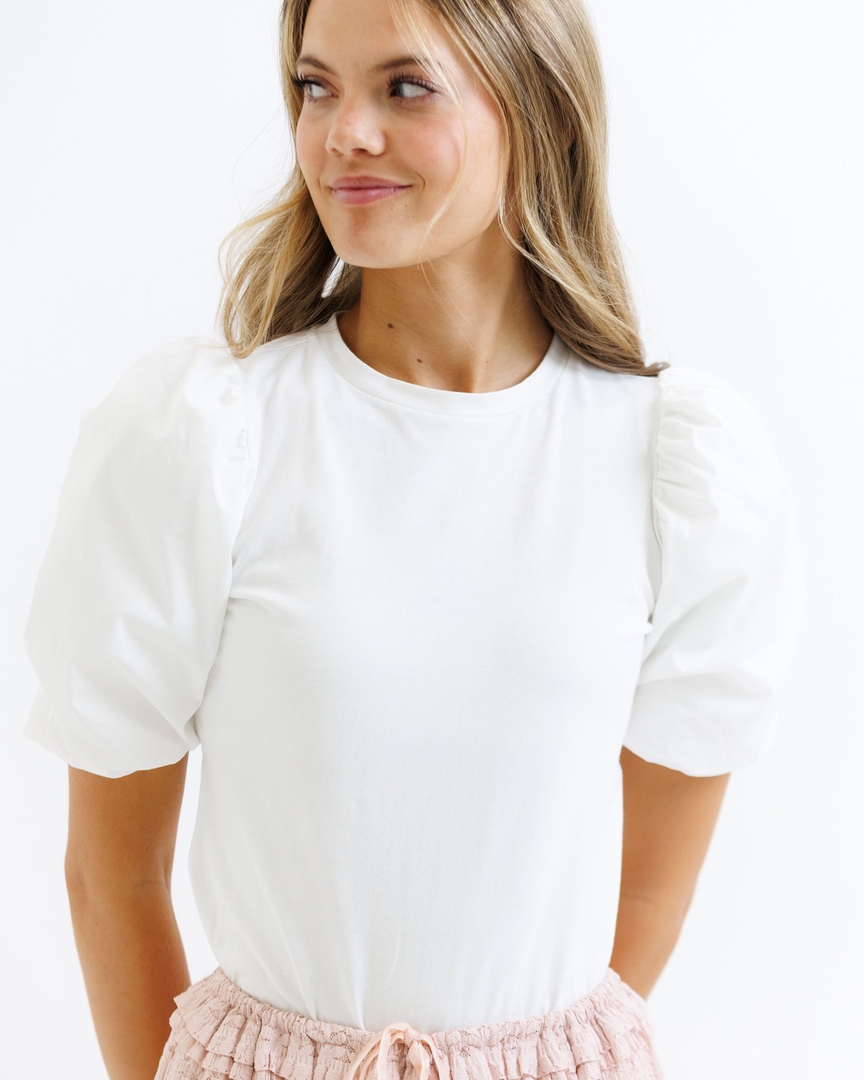 amomentofnow's tweet image. ✨ Crop top? Nope. This Beyond Basic crewneck is anything but basic. Bubble sleeves, comfy cotton knit—perfect for fall layering. Tag a friend who needs a wardrobe upgrade. 🌟 Try It: amomentofnow.com/products/beyon… #FallFashion #CrewneckStyle #BubbleSleeveTop #OOTD #FashionInspo