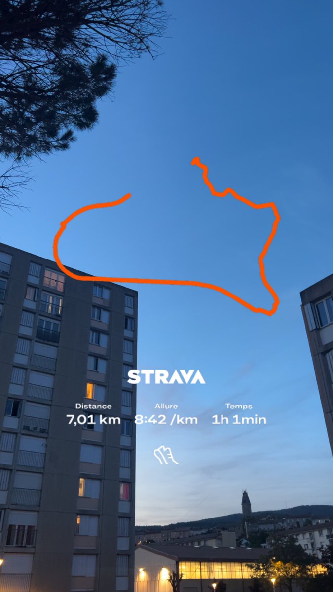 knsyjjjt's tweet photo. Vous vous rendez pas compte de comment c’est hyper bien ( genre au niveau auquel je suis ) , je suis fière de moi sah , mon objectif était de tenir 3km sans arrêt 🤭🤭 #rungirl #5km #auboutdemavie https://t.co/73eQP7BmKv