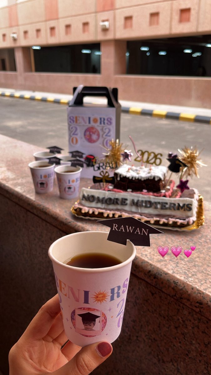 la8407's tweet photo. احتفالية اخر ميدات بمسيرتي الجامعية😢💕 https://t.co/K6StlBB5Hr