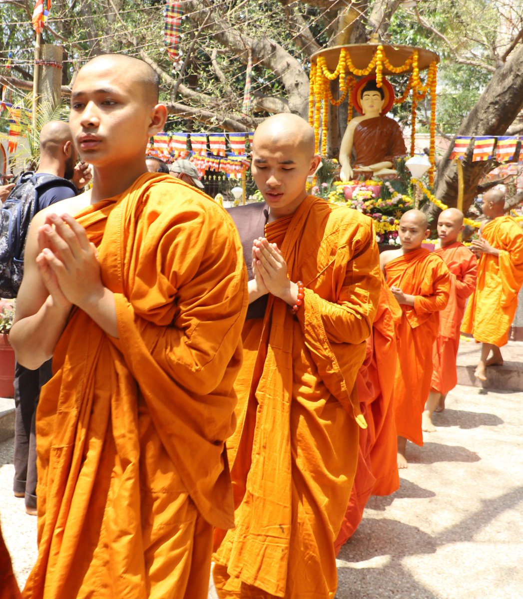 TOIBengaluru's tweet image. #Bengaluru: Buddha Purnima was celebrated at the Maha Bodhi Society in Gandhinagar. Monks &amp;amp; devotees offered prayers 👇

(📷 by P Muthu) @timesofindia