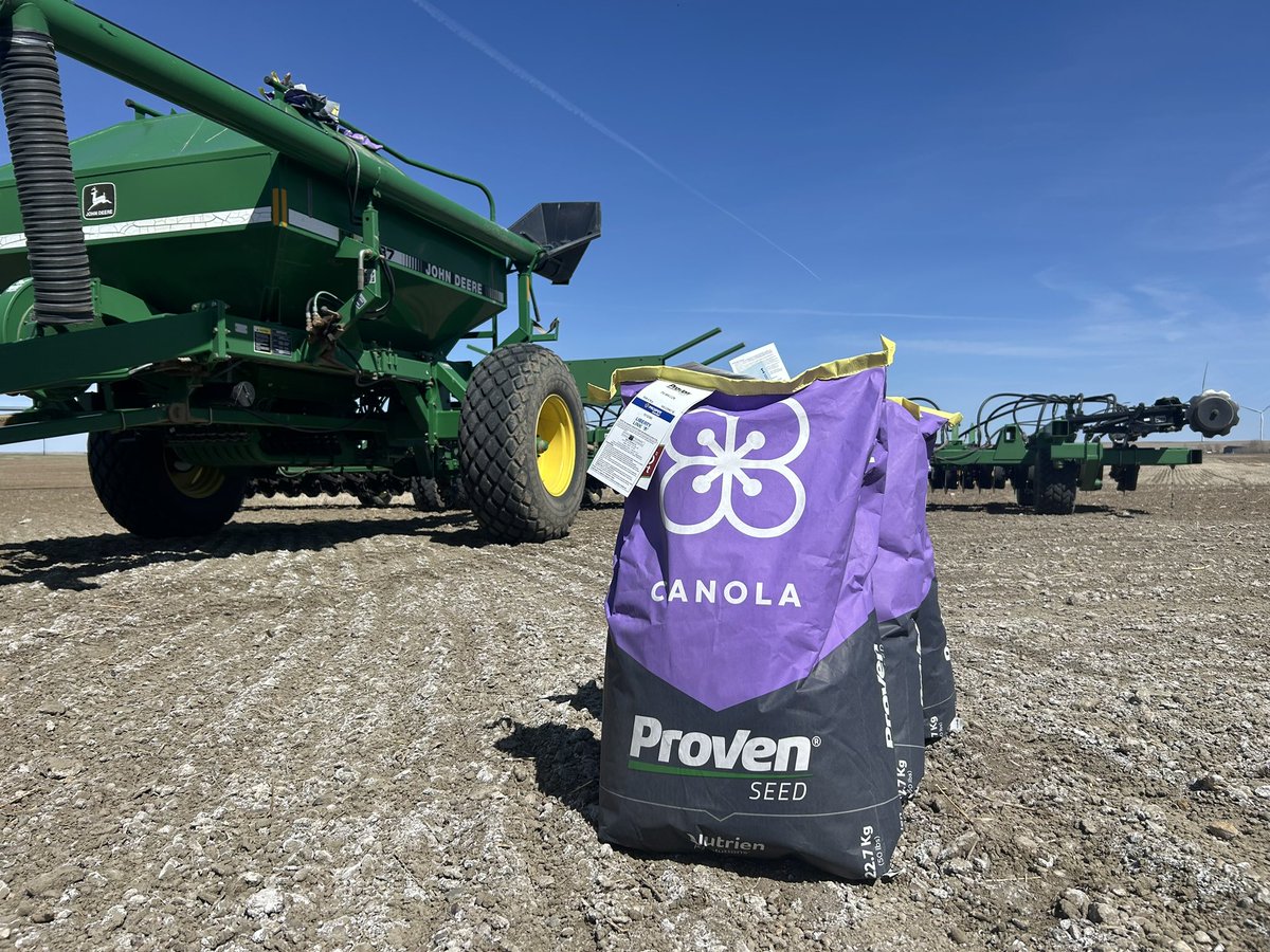 hartger3's tweet photo. Finished seeding the field today with PV664 proven canola seed!@EgelandRandall @ProvenSeed @NutrienAg_SAB @voss_ag @RathwellLauren @12Chappy @MeganTumbach https://t.co/IXsE6jsuK9
