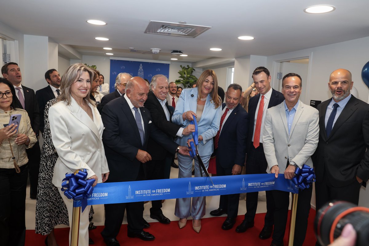Miami Dade College tweet media