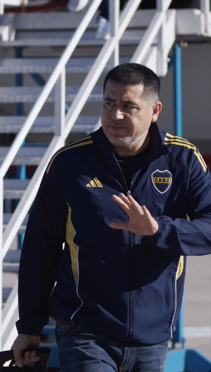 La barba canosa del 10. El paso del tiempo es mierda.