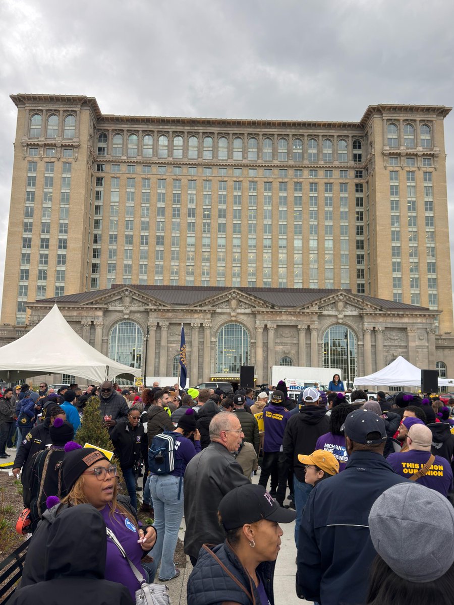 MIAFLCIO's tweet image. From the 1886 Haymarket Affair in Chicago to today, we’re coming together to fight for workers rights, fair wages and safe working conditions on May Day. Solidarity forever. #1u