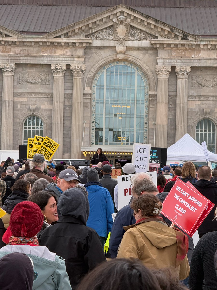 MIAFLCIO's tweet image. From the 1886 Haymarket Affair in Chicago to today, we’re coming together to fight for workers rights, fair wages and safe working conditions on May Day. Solidarity forever. #1u
