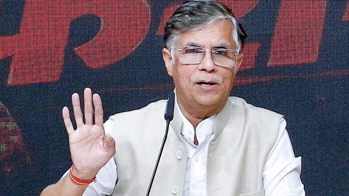 dainikshamtak's tweet image. SC grants anticipatory bail to Pawan Khera in the defamation case filed by Assam CM’s wife, noting the matter appears politically motivated. Decision on the plea to quash proceedings remains reserved. ⚖️

​Full article - dainikshamtak.com/news/trending/…

​#PawanKhera #SupremeCourt