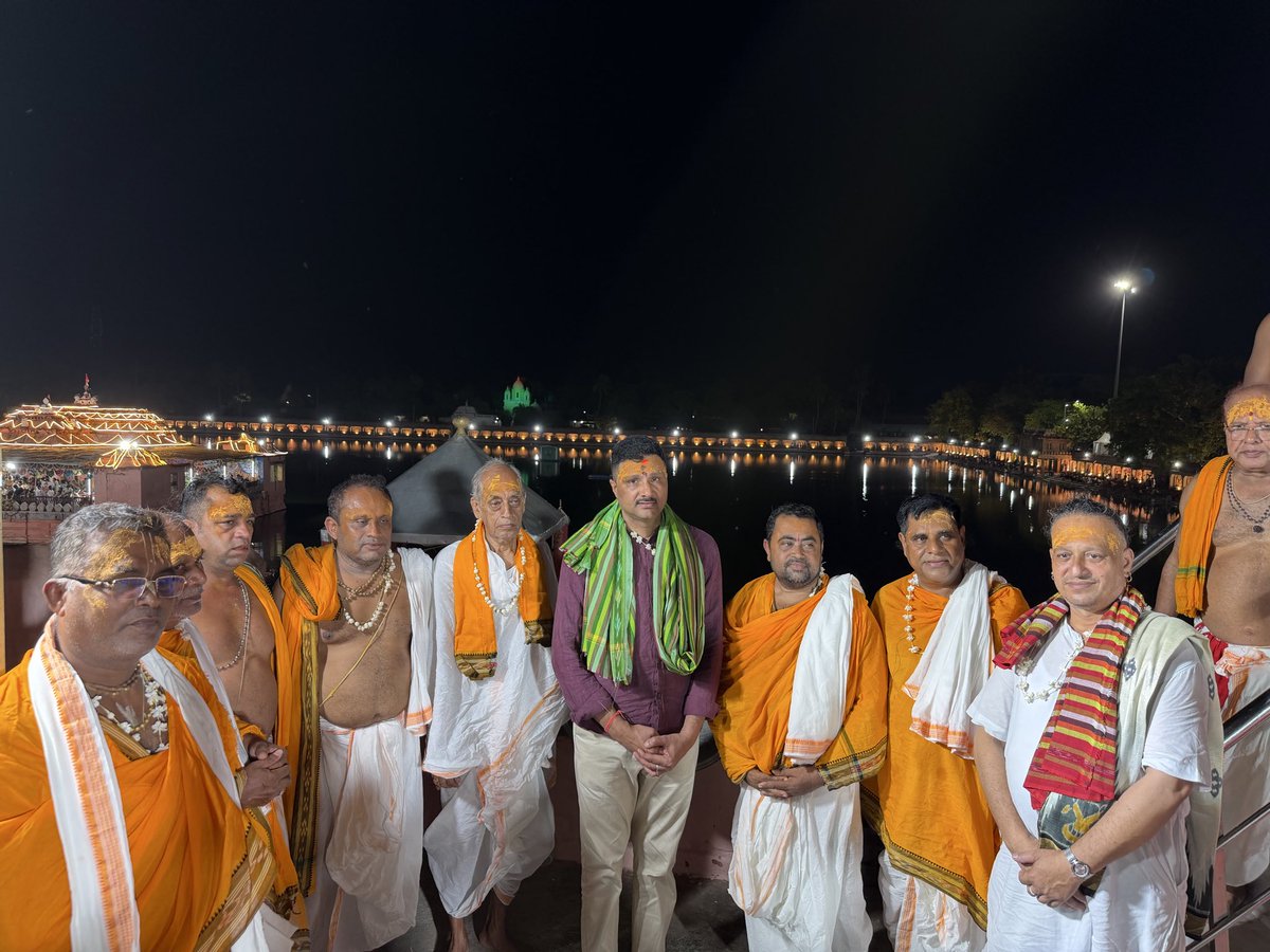 arvindpadhee's tweet photo. ସେବକବନ୍ଧୁମାନଙ୍କ ଗହଣରେ ଚନ୍ଦନଯାତ୍ରାର ପଟୁଆରରେ ସାମିଲ ହୋଇ ମହାପ୍ରଭୁଙ୍କ ଆଶୀଷ ଲାଭ କରିବା ଏକ ପରମ ସୌଭାଗ୍ୟ। ଜୟ ଜଗନ୍ନାଥ। 🙏 https://t.co/TwaNWDXKGw