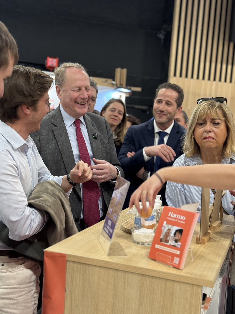 Philippe_Goujon's tweet photo. 🇫🇷 De belles découvertes à la Foire de Paris auprès de nos artisans, producteurs et commerçants français. Entre innovation et terroir, ils font la fierté de notre pays et du 15e arrondissement qui les accueille. À découvrir jusqu’au 11 mai au Parc des expositions. https://t.co/2f7vqiOwP2