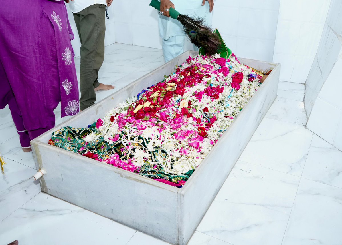 YaminiYJadhav's tweet image. ख्वाजा गरीब नवाज संदल उत्सव, डॉकयार्ड रोड येथे उपस्थित राहून दर्शन घेतले. सर्वांसाठी शांतता, ऐक्य व समृद्धीची प्रार्थना केली.

#SandalUtsav #KhwajaGaribNawaz #UnityInDiversity #Mumbai