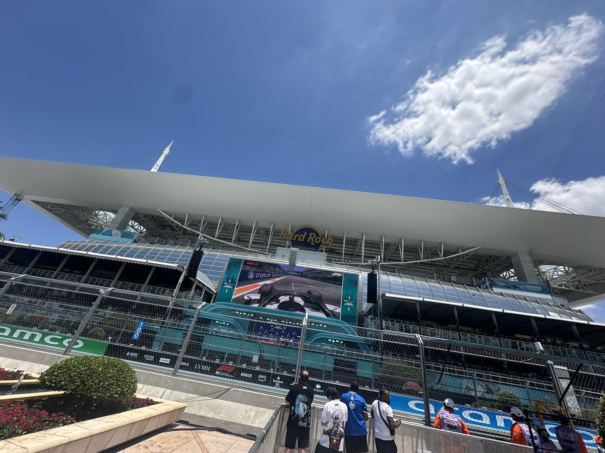 Tagachan1's tweet photo. 表彰台のビッグモニター📺
目前もコース🏎️💨
#F1
#現地観戦
#Miami https://t.co/IRwLwWX1Dv