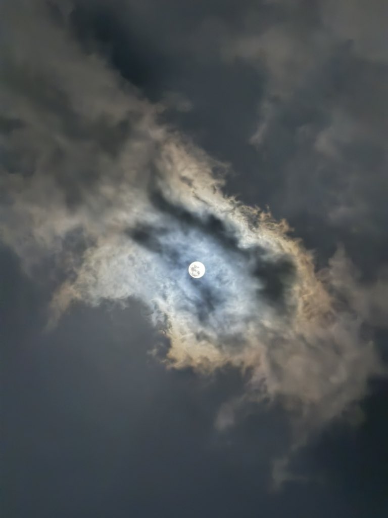 stunningmoon's tweet photo. Full moon energy! #FullMoon #MayMoon https://t.co/sJwE0iU1Ls