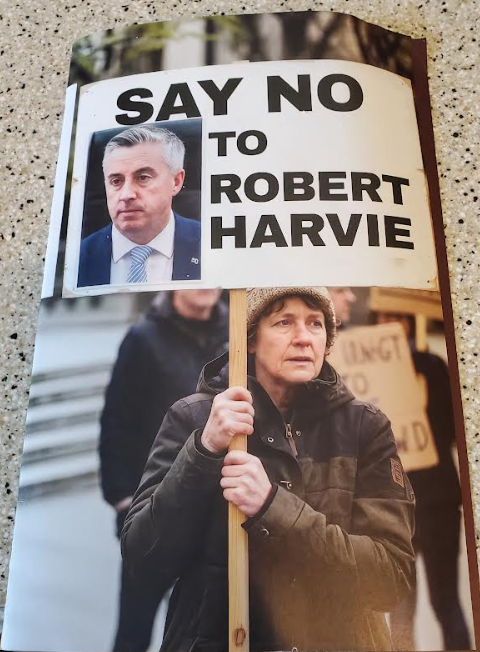 nick_field90's tweet image. A pro-Brian Fitzpatrick direct mailer that tries to position Fitzpatrick as the #Resistance, #NoKings candidate. While also asserting that Democrat Bob Harvie called himself a King. Couldn't find the source, but seems unlikely a County Commissioner would declare themselves a King