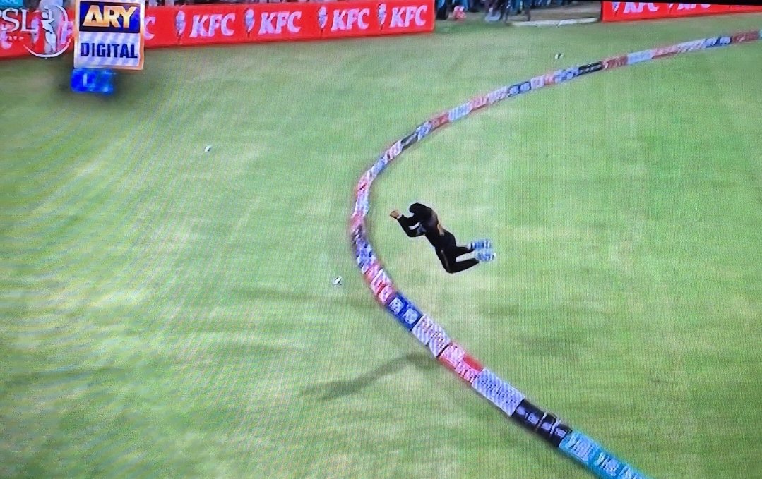 SajSadiqCricket's tweet image. Incredible piece of fielding by Hassan Khan described by Wasim Akram as Superman #PSL11 #Cricket #HKvIU