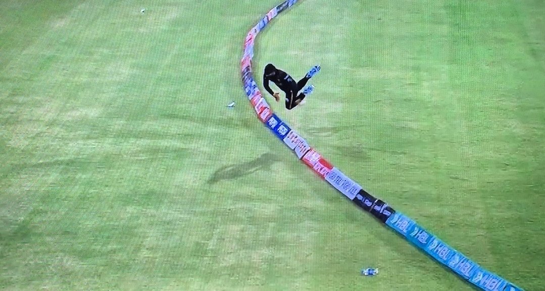 SajSadiqCricket's tweet image. Incredible piece of fielding by Hassan Khan described by Wasim Akram as Superman #PSL11 #Cricket #HKvIU