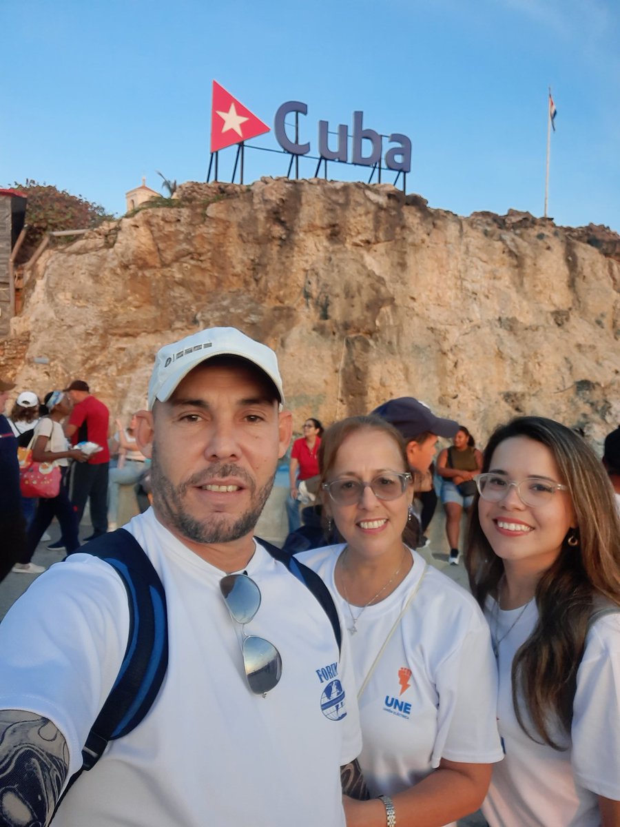 Grauben7's tweet photo. @VicentedelaO2 @EnergiaMinasCub @DiazCanelB @MMarreroCruz @PresidenciaCuba @GobiernoCuba @PartidoPCC @AsambleaCuba @OSDE_UNE @Cubapetroleo1 @RadioRelojCuba #VivaEl1roDeMayo 🇨🇺🇨🇺🇨🇺🇨🇺 https://t.co/DfljnHynxy