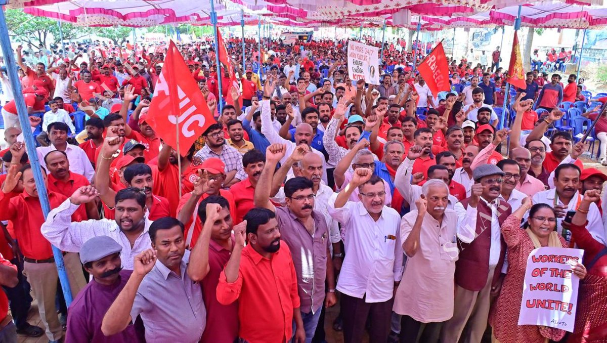 EnglishSalar's tweet image. #InternationalWorkersDay saw workers in Bengaluru march demanding labour rights &amp;amp; protest against the four labour codes while demanding higher wages.

#Bengaluru #labourday #May1 #LabourWelfare #labourlaws